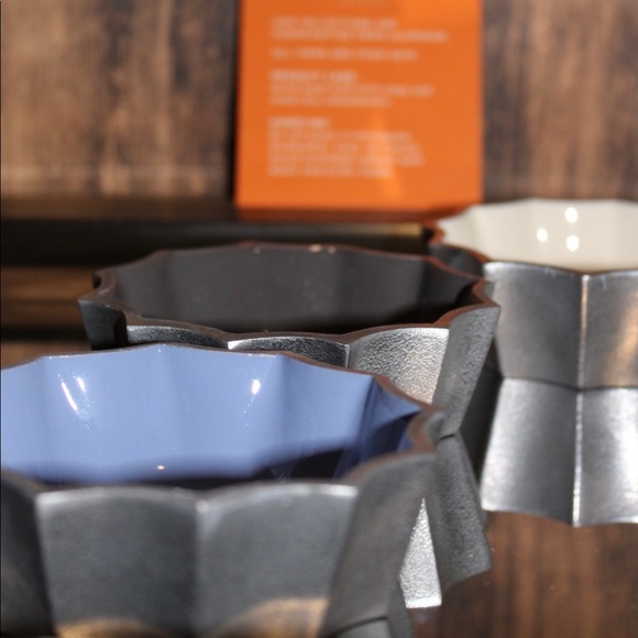 HP🎉MARIGOLD ARTISANS Fluted 3 Bowl ENAMEL Set - Picture 11 of 15